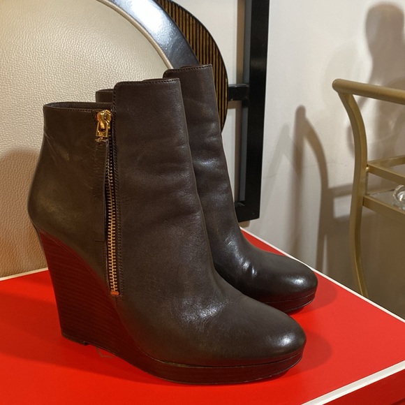 Michael Kors Wedge ankle boots one use like new. - Picture 3 of 8
